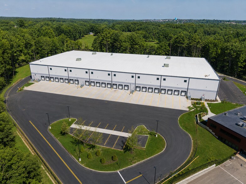600 Griffin Brook Dr, Methuen, MA à louer - Photo principale – Image 1 sur 2
