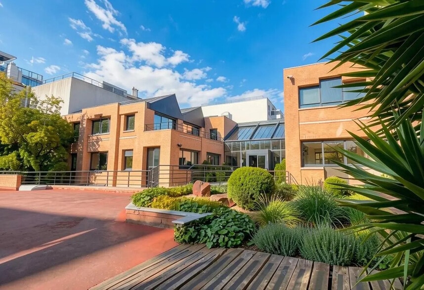 Bureau dans Suresnes à vendre - Photo de l’immeuble – Image 2 sur 13