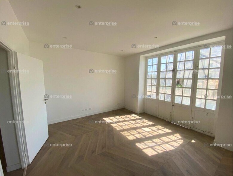 Bureaux/Médical dans Compiègne à louer - Photo intérieure – Image 2 sur 7