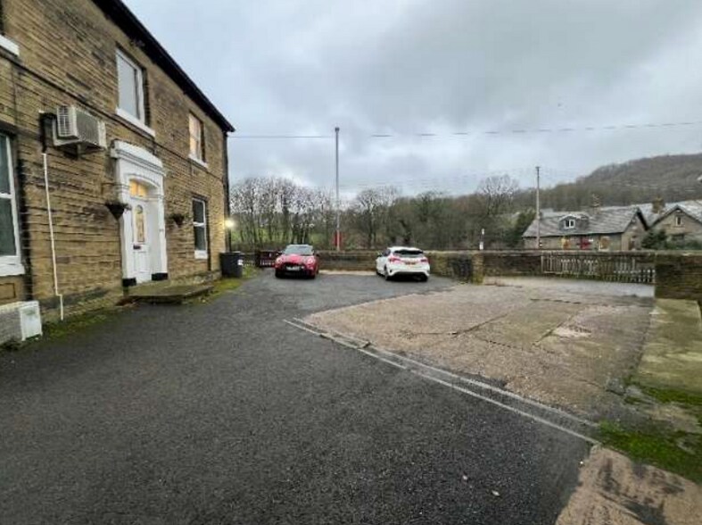 196 Huddersfield Rd, Holmfirth à louer - Photo de l’immeuble – Image 2 sur 2