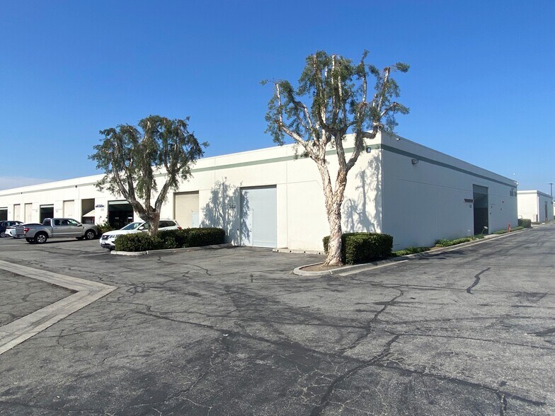 2300 S Reservoir St, Pomona, CA à louer - Photo de l’immeuble – Image 2 sur 10