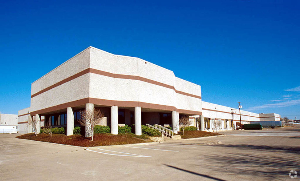 3951 La Reunion Pky, Dallas, TX à louer - Photo principale – Image 1 sur 2
