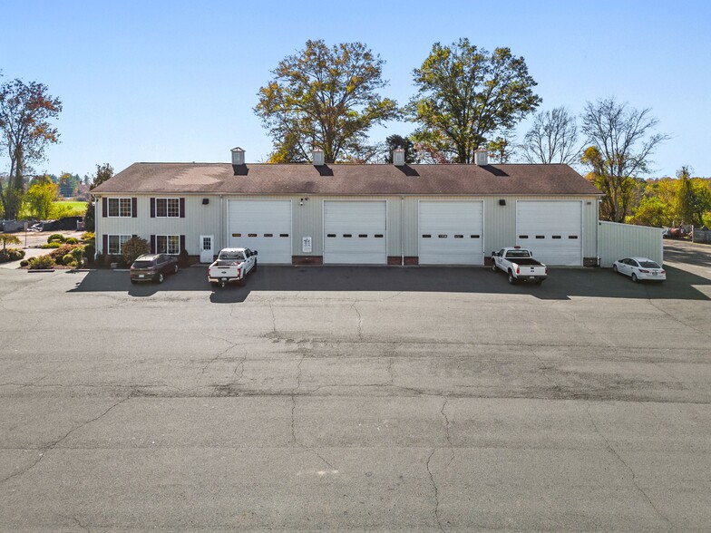 7185 Burke Ln, Warrenton, VA à louer - Photo de l’immeuble – Image 1 sur 11