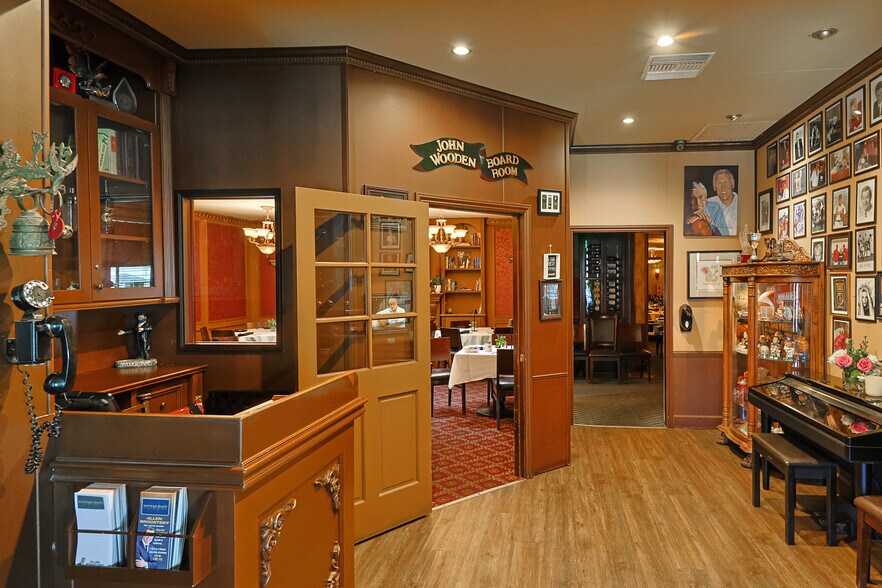 4557 Sherman Oaks Ave, Sherman Oaks, CA à louer - Photo de l’immeuble – Image 2 sur 27