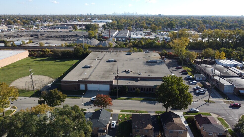 941 Cernan Dr, Bellwood, IL à vendre - Photo principale – Image 2 sur 6