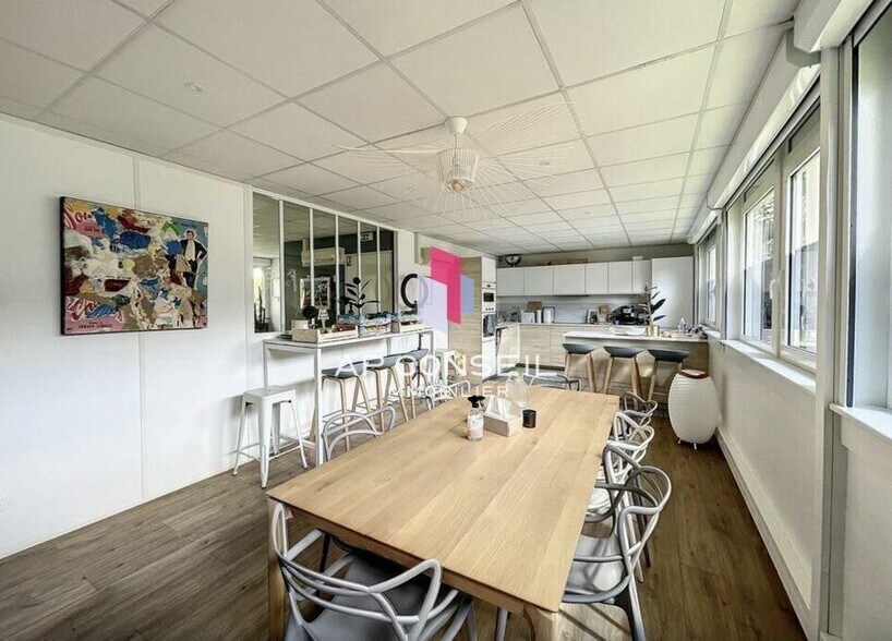 Bureau dans Versailles à vendre - Photo de l’immeuble – Image 2 sur 7
