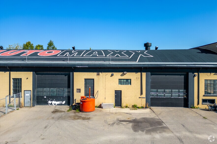 4914 6th St NE, Calgary, AB à vendre - Photo de l’immeuble – Image 3 sur 7