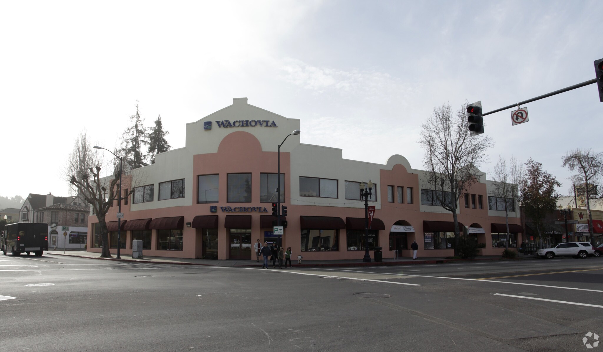 3340-3348 Lakeshore Ave, Oakland, CA à louer Photo principale– Image 1 sur 5
