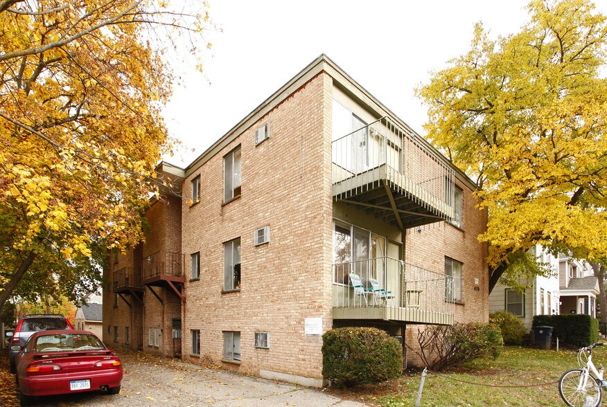 415 Lawrence St, Ann Arbor, MI à vendre - Photo de l’immeuble – Image 2 sur 2