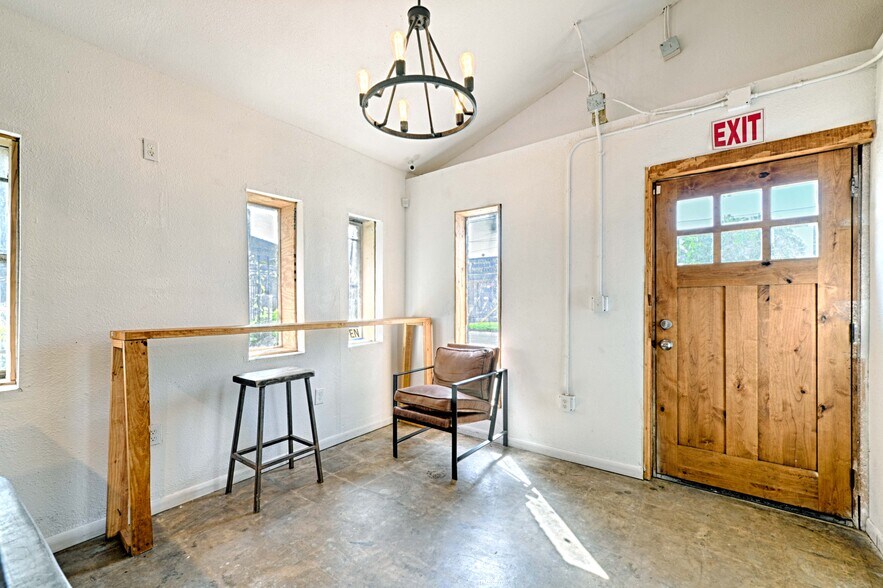 2737 Carpenter Ave, Dallas, TX à louer - Photo intérieure – Image 3 sur 13