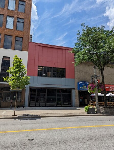 331 Ouellette, Windsor, ON à louer - Photo principale – Image 1 sur 6