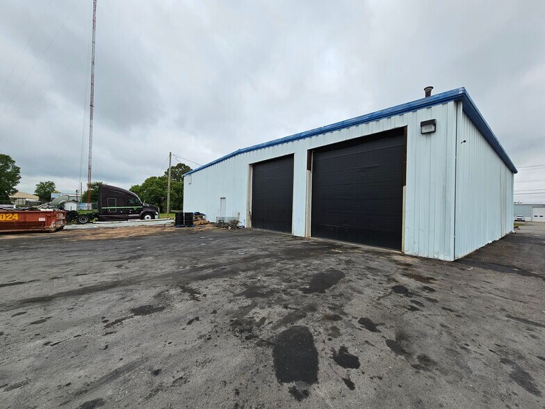 695 Industrial Dr, Franklin, IN à louer - Photo de l’immeuble – Image 3 sur 17