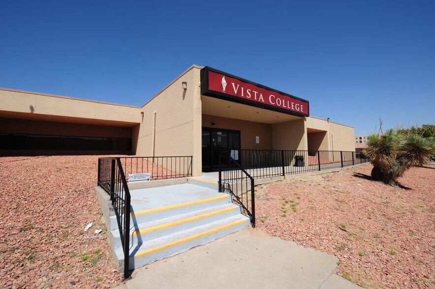 5919 Brook Hollow Dr, El Paso, TX à louer - Photo de l’immeuble – Image 2 sur 5