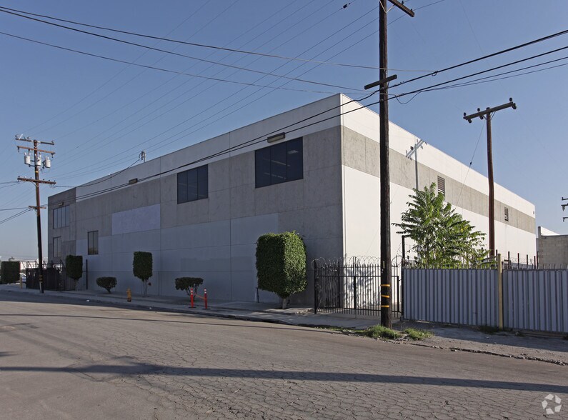 2280 E Curry St, Long Beach, CA à louer - Photo de l’immeuble – Image 1 sur 31