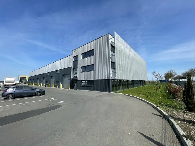Local d'activités dans Le Mesnil-Amelot à vendre - Photo de l’immeuble – Image 2 sur 8