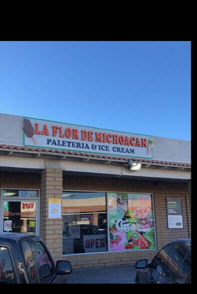 3021 E Charleston Blvd, Las Vegas, NV à vendre - Photo de l’immeuble – Image 1 sur 30