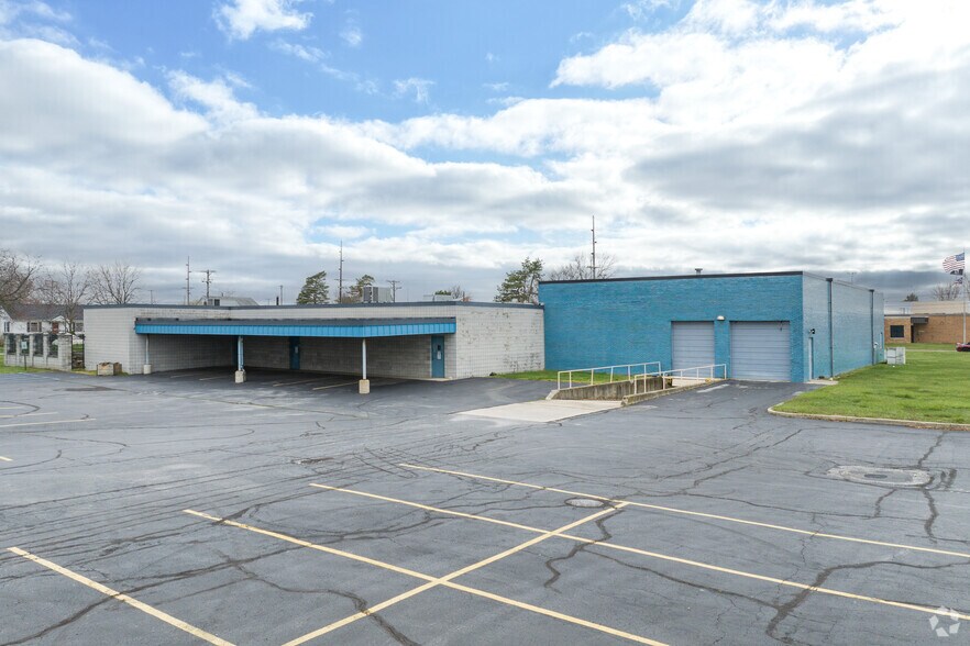 300 E Poe Rd, Bowling Green, OH à louer - Photo de l’immeuble – Image 3 sur 5