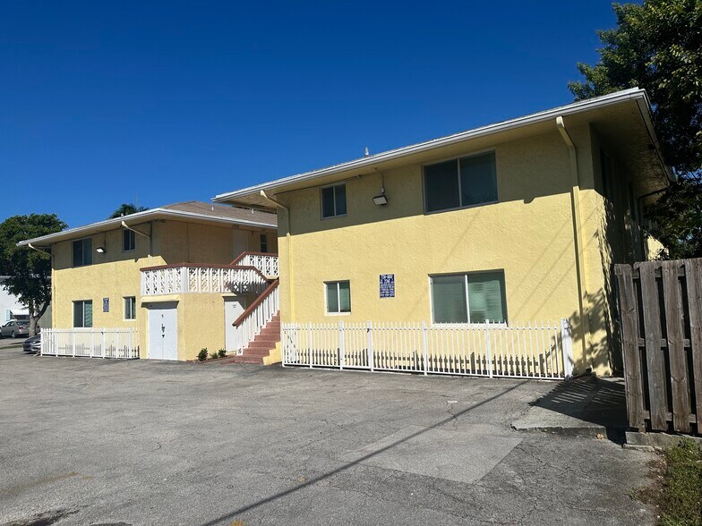 724 NE 4th St, Hallandale Beach, FL à vendre - Photo de l’immeuble – Image 2 sur 25
