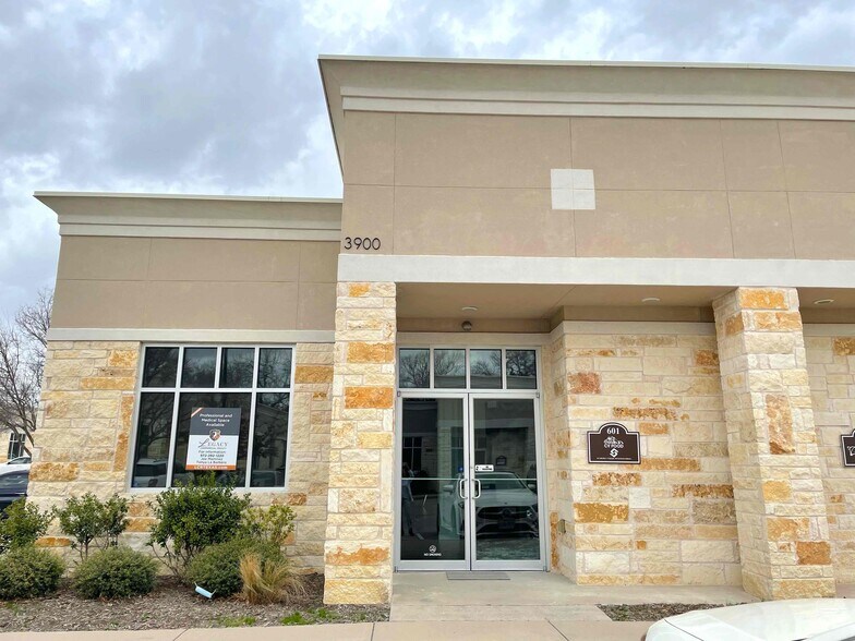 3900 S Stonebridge Dr, McKinney, TX à louer - Photo de l’immeuble – Image 2 sur 3