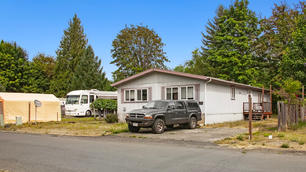 1105 Riverside Dr, Vernonia, OR à vendre - Photo de l’immeuble – Image 1 sur 23