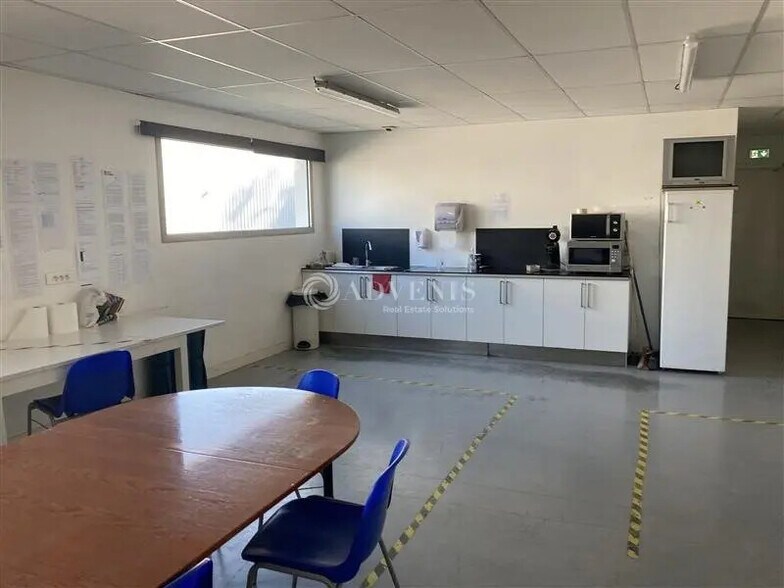 Local d'activités dans Le Haillan à vendre - Photo de l’immeuble – Image 3 sur 9