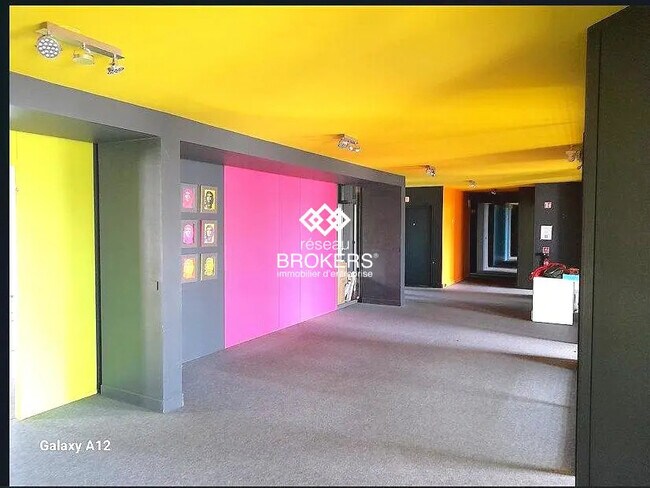Plus de détails pour 8 Place Jean Monnet, Orléans - Bureau à vendre