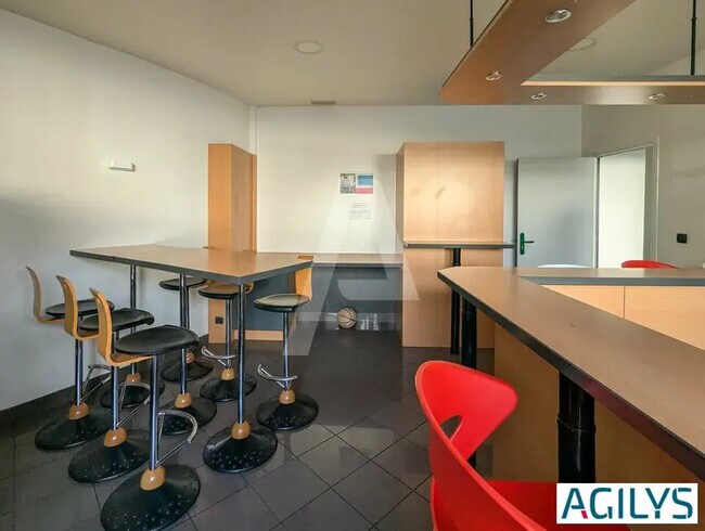 Plus de détails pour 2 Rue Ambroise Croizat, Palaiseau - Bureau à vendre