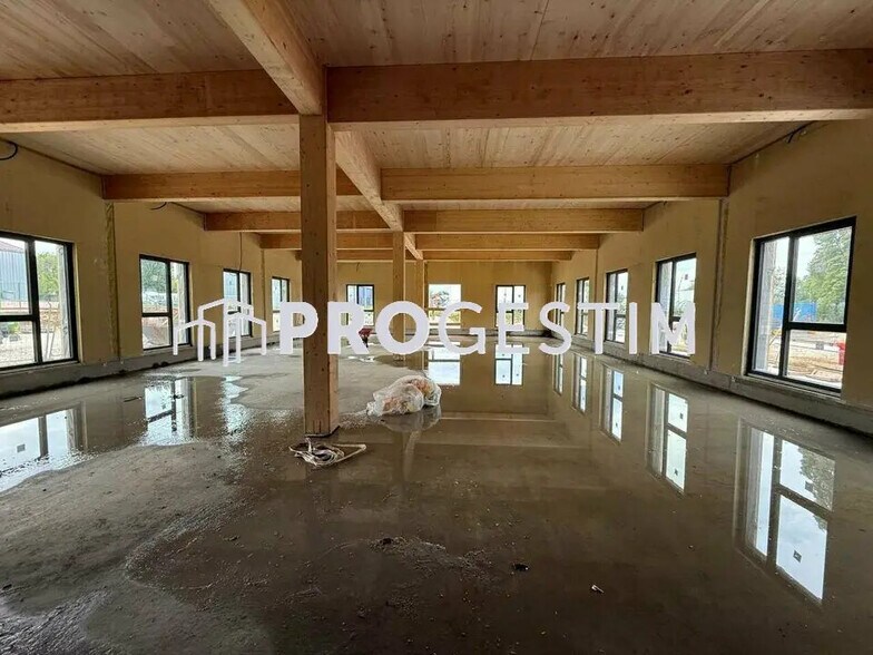 Bureau dans Quetigny à louer - Photo de l’immeuble – Image 3 sur 12