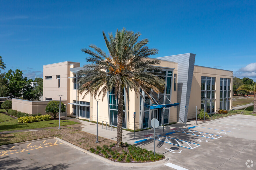 1130 Business Center Dr, Lake Mary, FL à louer - Photo principale – Image 1 sur 11