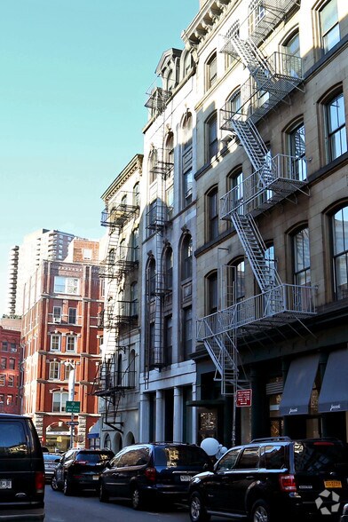 110 Reade St, New York, NY à louer - Photo de l’immeuble – Image 2 sur 6