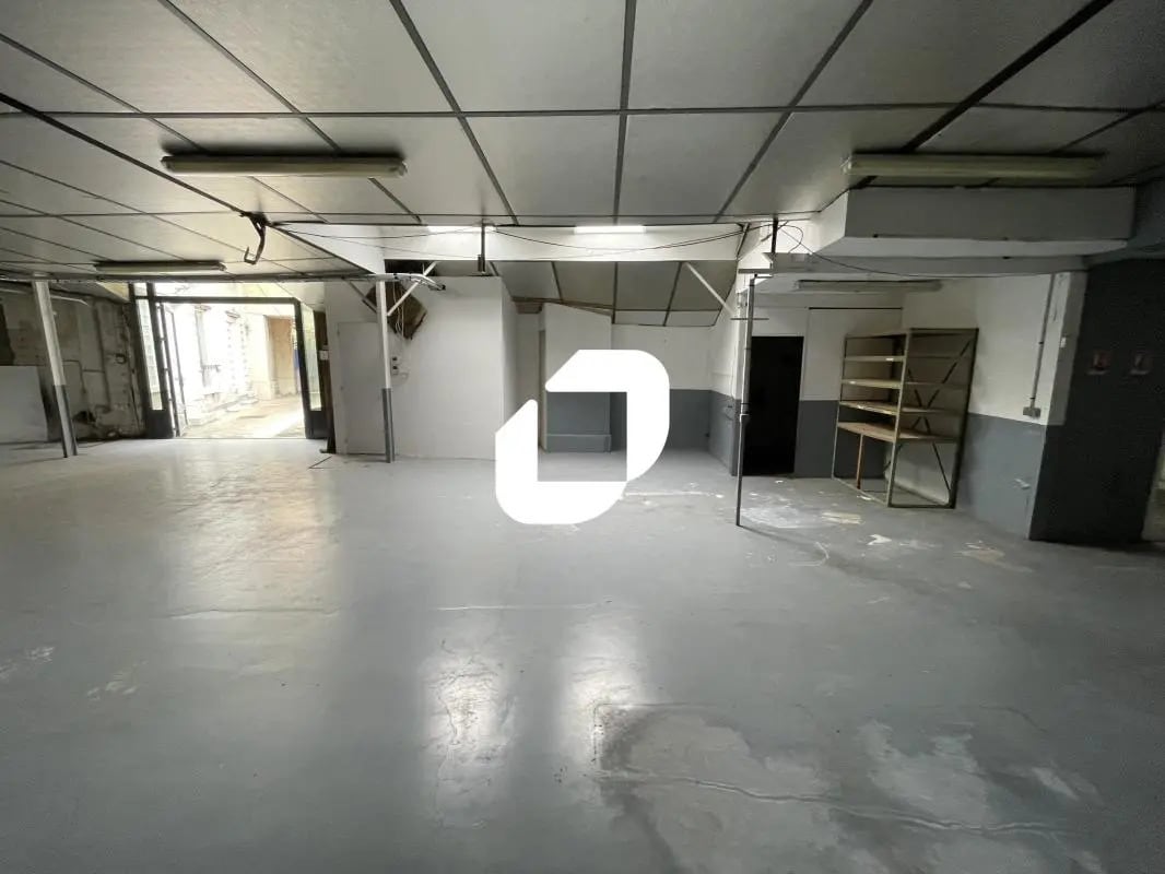 Local d’activités dans Saint-Maur-des-Fossés à louer Photo intérieure– Image 1 sur 10