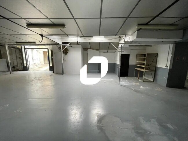 Plus de détails pour Local d'activités à louer