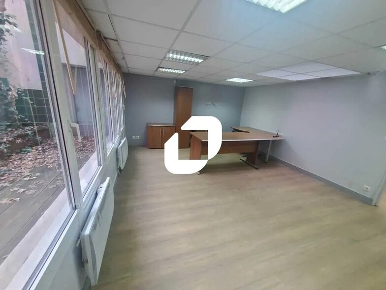 Bureau dans Le Kremlin-Bicêtre à louer - Photo de l’immeuble – Image 3 sur 11