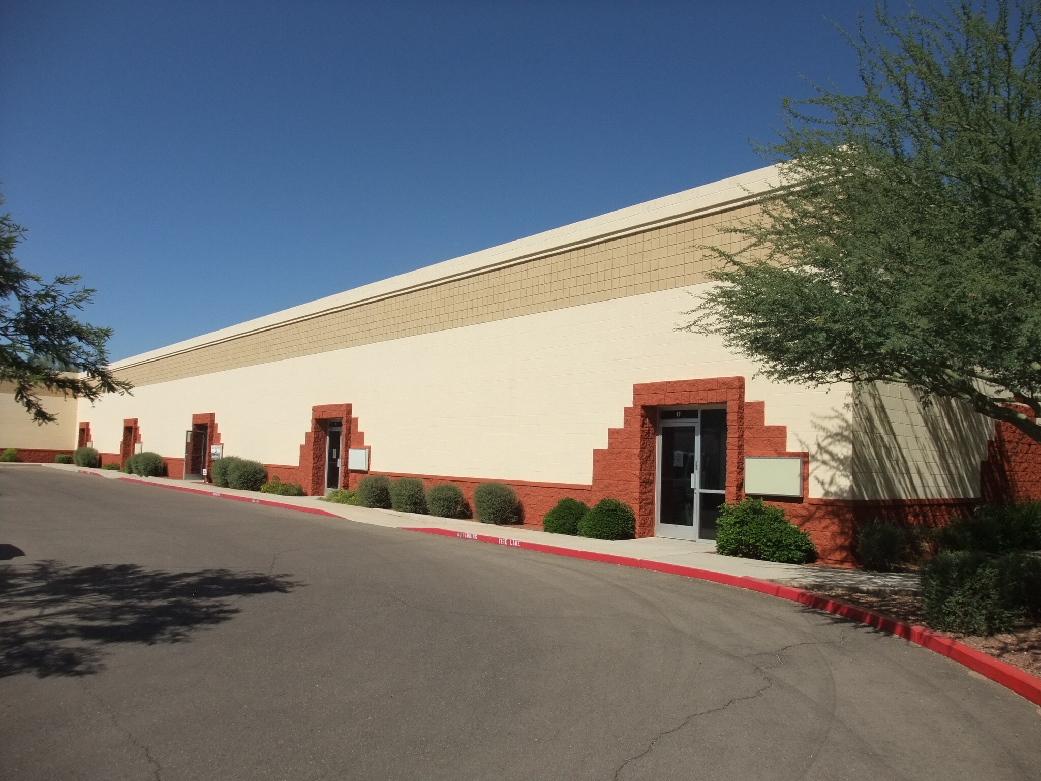 1060 N Eliseo Felix Jr Way, Avondale, AZ à louer Photo de l’immeuble– Image 1 sur 5