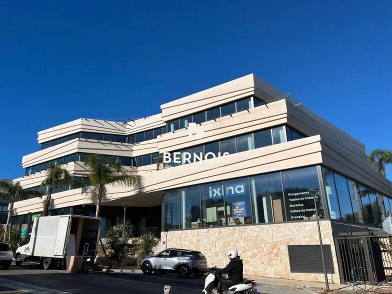 Bureau dans La Seyne-sur-Mer à louer - Photo de l’immeuble – Image 3 sur 17