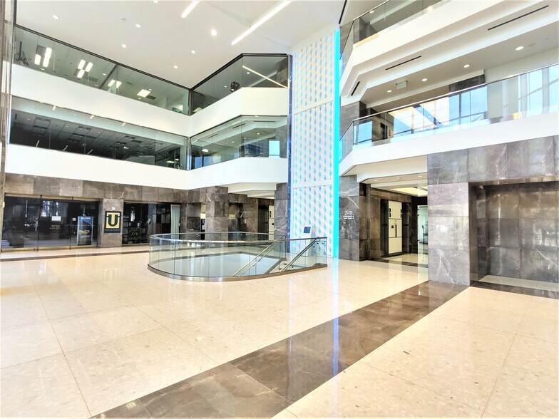 12222 Merit Dr, Dallas, TX à louer - Hall d’entrée – Image 3 sur 34