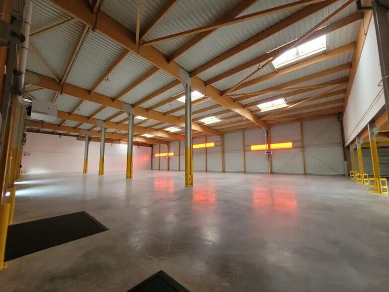 Industriel/Logistique dans Brie-Comte-Robert à louer - Photo de l’immeuble – Image 3 sur 5