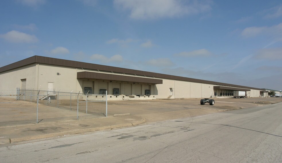 605 110th St, Arlington, TX à louer - Photo de l’immeuble – Image 2 sur 4