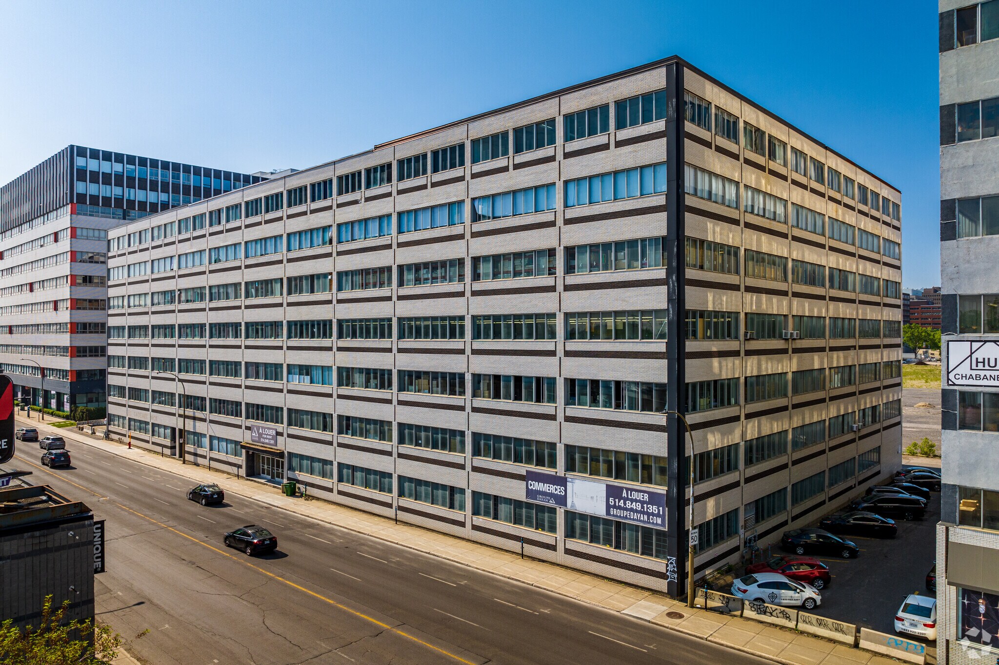 9400 Boul Saint-Laurent, Montréal, QC à louer Photo de l’immeuble– Image 1 sur 7