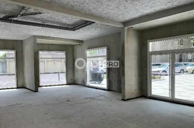 Plus de détails pour Local commercial à louer