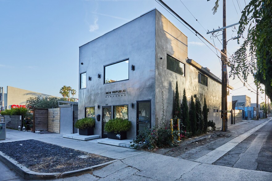 709 N Gardner St, Los Angeles, CA à louer - Photo de l’immeuble – Image 2 sur 27
