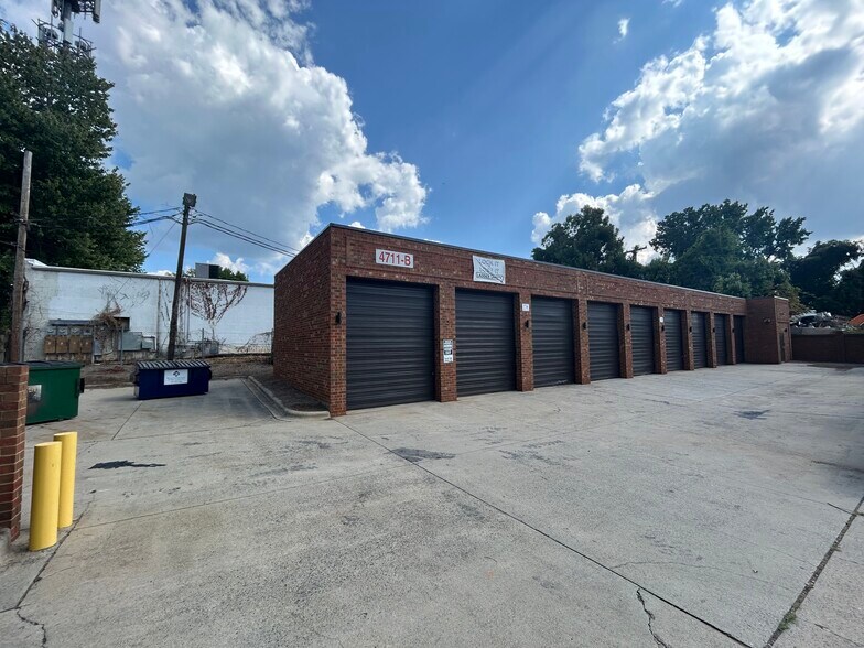 4711 Nations Crossing Rd, Charlotte, NC à louer - Photo de l’immeuble – Image 3 sur 10