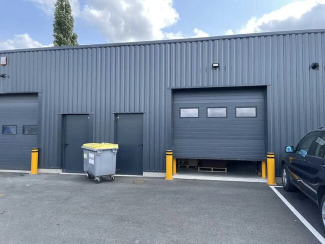 Plus de détails pour Local commercial à louer