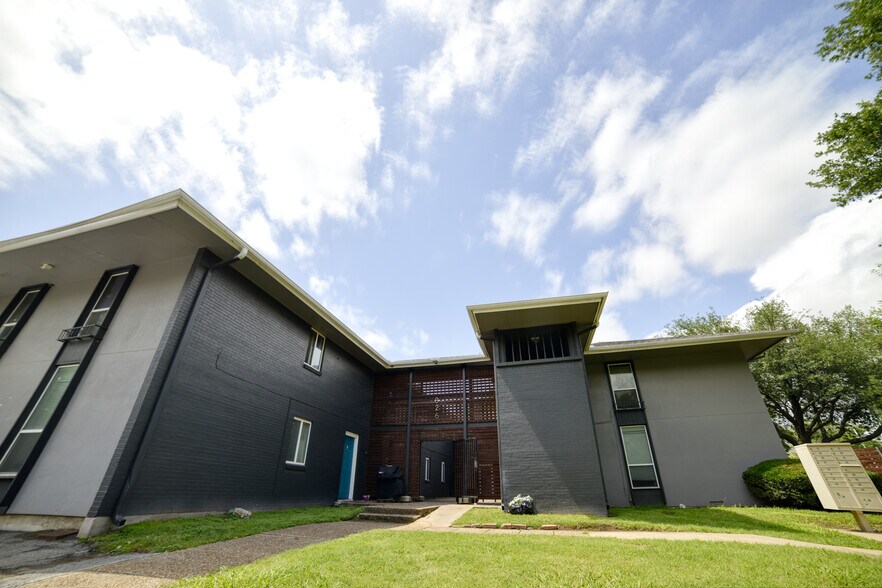 826 S Travis St, Sherman, TX à vendre - Photo de l’immeuble – Image 2 sur 18