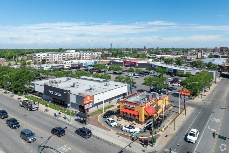800 N Kedzie Ave, Chicago, IL à louer - Photo principale – Image 1 sur 22