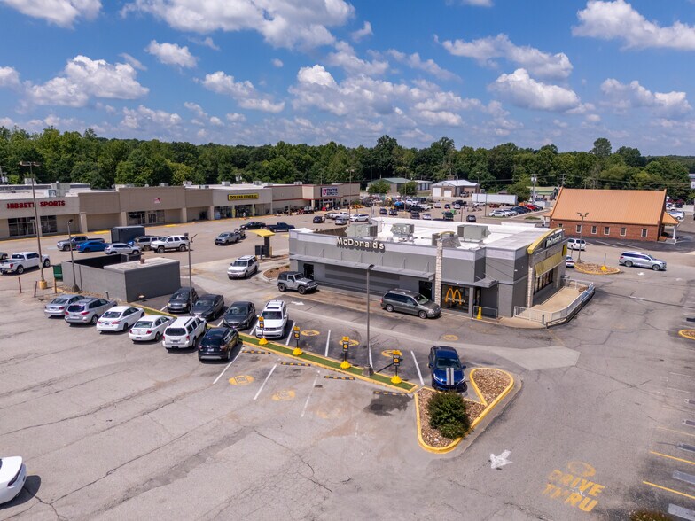 677 W Church St, Lexington, TN à louer - Photo de l’immeuble – Image 3 sur 27