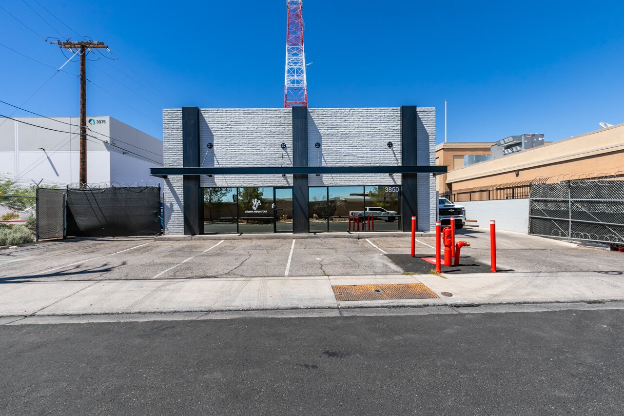 3850 Pioneer Ave, Las Vegas, NV à vendre Photo de l’immeuble– Image 1 sur 38