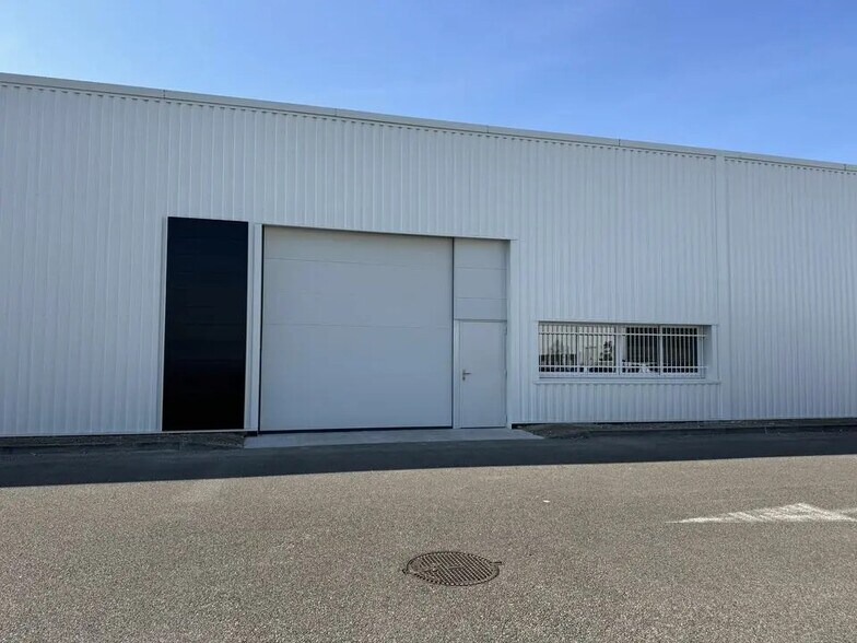 Industriel/Logistique dans Reyrieux à louer - Photo de l’immeuble – Image 3 sur 3