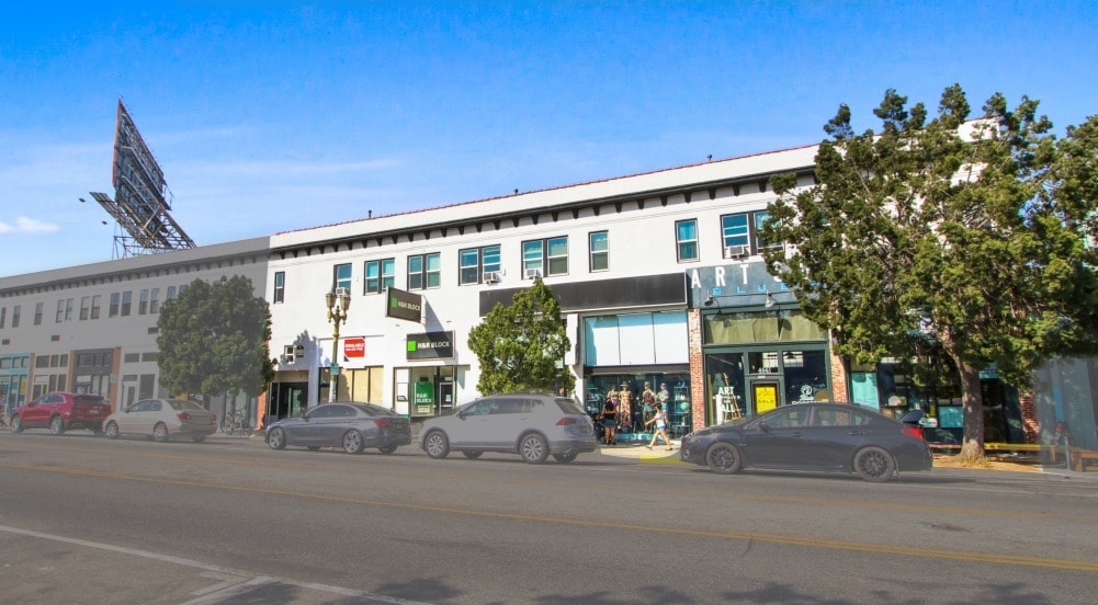 4661-4671 Hollywood Blvd, Los Angeles, CA à vendre Photo de l’immeuble– Image 1 sur 4