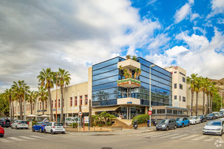 Local commercial dans Badalona, Barcelona à vendre - Photo de l’immeuble – Image 2 sur 18